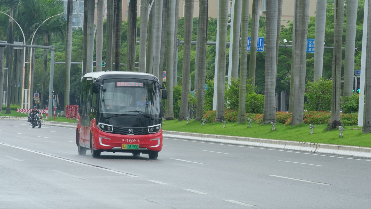 江门预约公交：金旅星辰小巴掀起的“随叫随到”出行革命